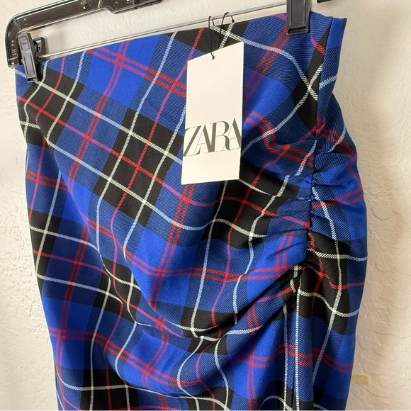 ZARA Blue Plaid Asymmetrical Set/Off-The-Shoulder Top & Ruched Slit Midi Skirt - Picture 5 of 16